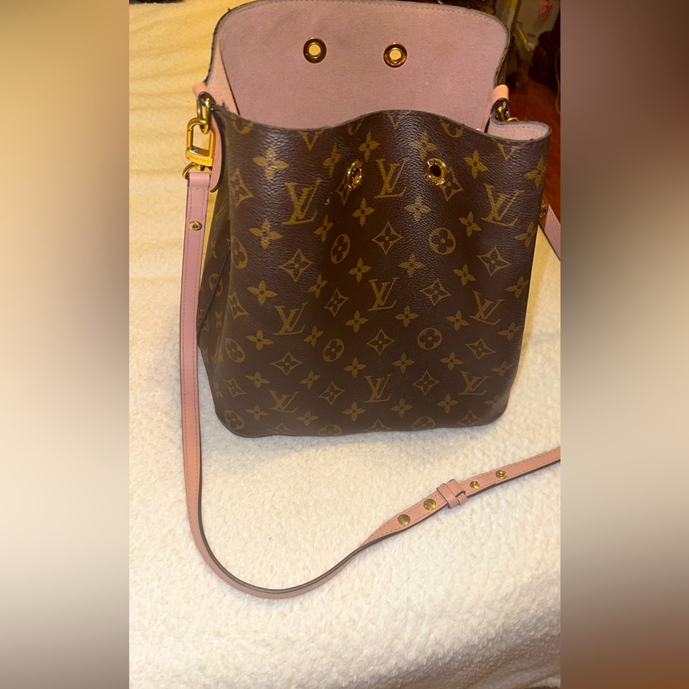 Neo Noe pink ballerina LV 100% Authentic!! MM